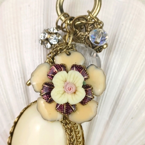 Vintage Cream Stone Enameled Flower Rhinestone Chain Fringe Pendant Necklace - Picture 6 of 8
